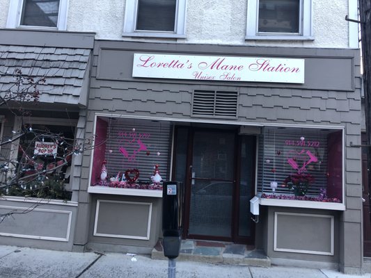 Loretta's Mane Station