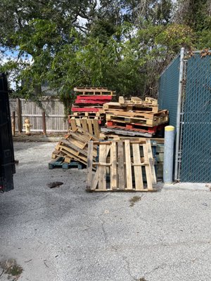 Pallet pickup in Mayport. Pallet removal, Jacksonville, FL
Commercial junk removal