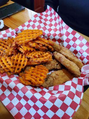 Chicken fingers and sweet potatoes fries