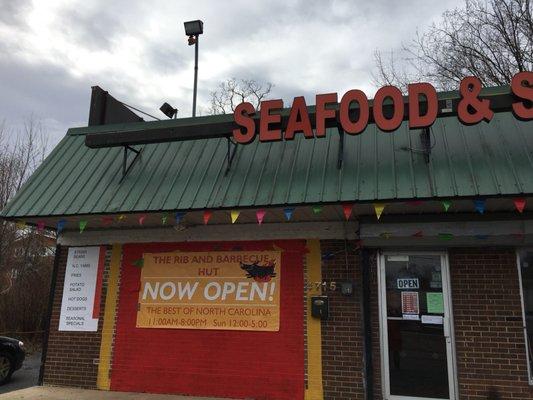 Looks are deceiving. The old sign is up but it's a black owned bbq business. Food is outstanding