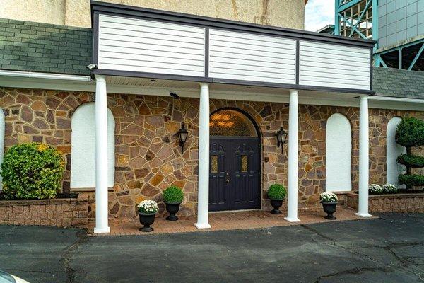 Main entrance to funeral home through parking lot