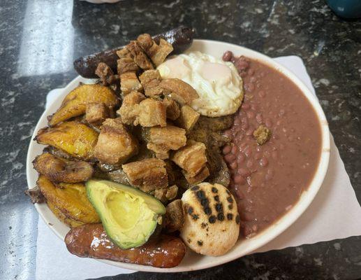 BEST bandeja paisa I've ever had ANYWHERE...been coming here for many years and it's always delicious and freshly made!