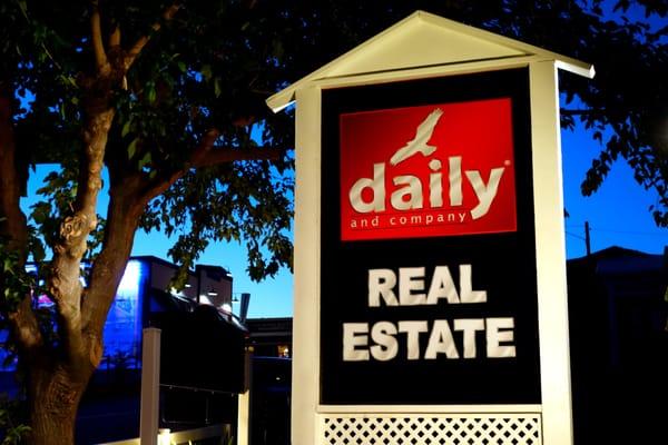 The Daily & Company Logo which stands tall in beautiful downtown Mariposa!