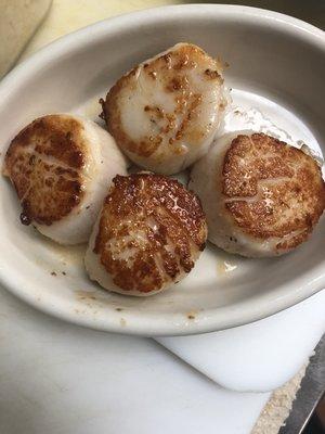 Pan Seared Scallops with Roasted Garlic butter sauce