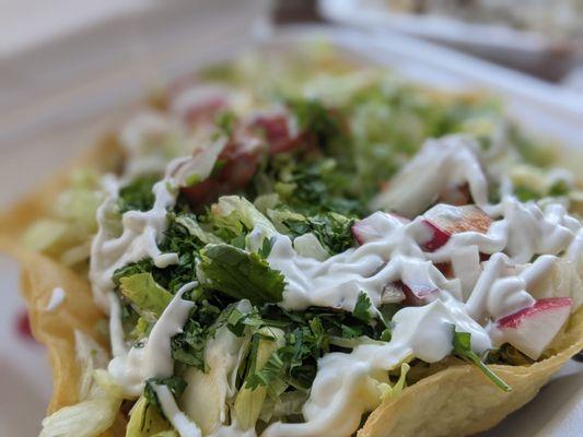 Taco salad with carne asada