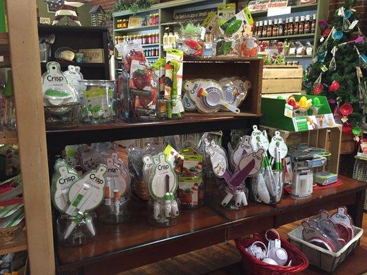 Lots of Kitchen Gadgets at the Mississippi Marketplace.