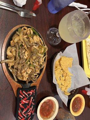 Fajitas Jalisco, house margarita