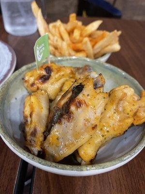 6 Pcs Chicken Wings with garlic sauce