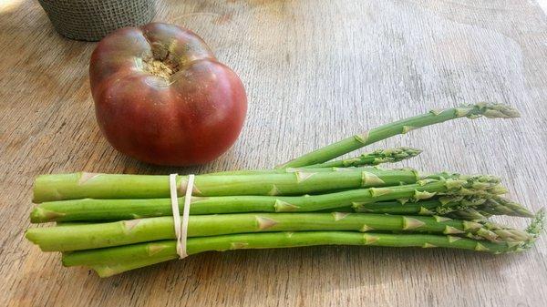 Heirloom tomato & asparagus