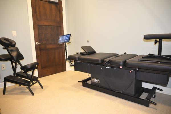 For patients that need it, our Spinal Decompression therapy room has a state-of-the-art decompression table and therapy room.