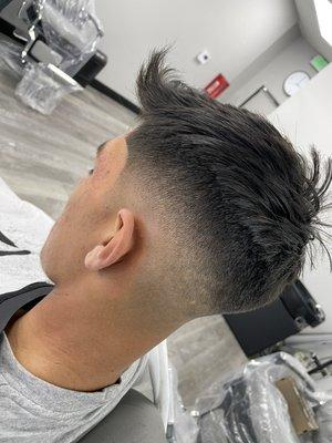 Mid Skin Fade with (Razor Finish Lineup)