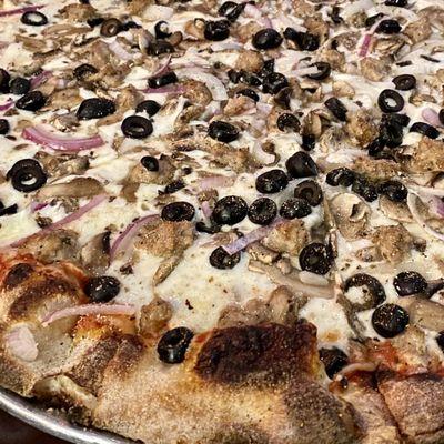 Custom Large 14 Inch Pizza: Italian sausage, mushrooms, black olives, red onion