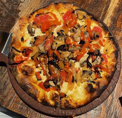 The Lieutenant (small pizza) with onions, red peppers & mushrooms - very good except for the burnt edges of crust