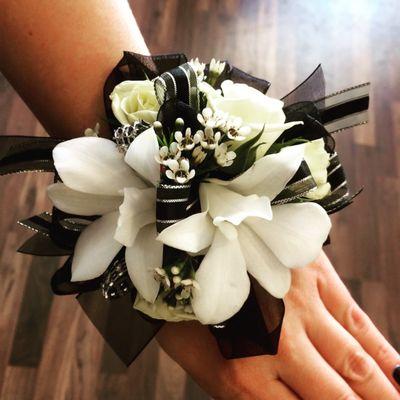 Wrist Corsage for Prom or Homecoming 2018