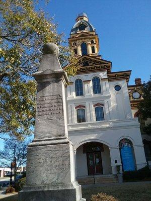 Memorial to the confederate dead