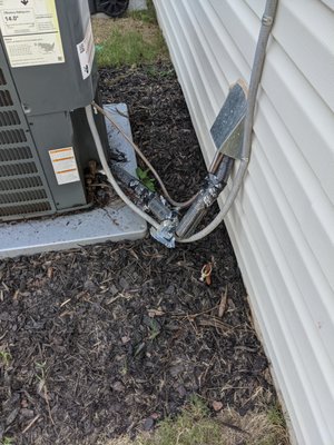 Tech looked for a leak and didn't fix unit