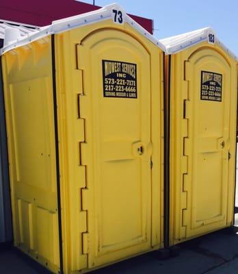 The "bathrooms". Disgusting, as if hundreds of truckers have used them between cleanings. Oh, because they have.