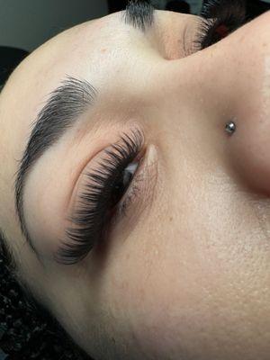 Light Volume Eyelash Extensions