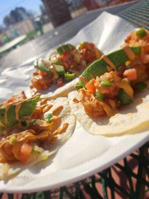 Tacos de Camaron.
Three flour tortillas filled with grilled shrimp, topped with pico de gallo, avocado and chipotle sauce.