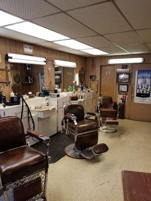 Inside Johnnys Barbershop!!!