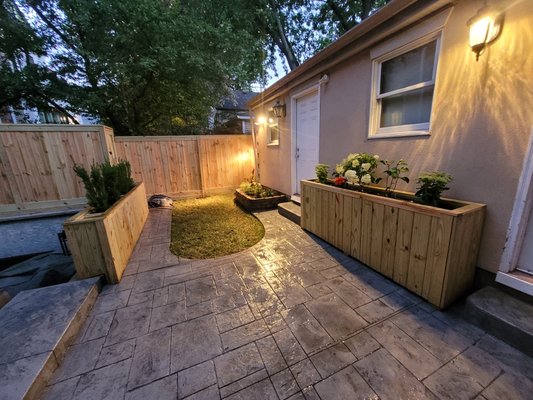 The planter boxes are matching to the fence the customer chose to go with stamp concrete.