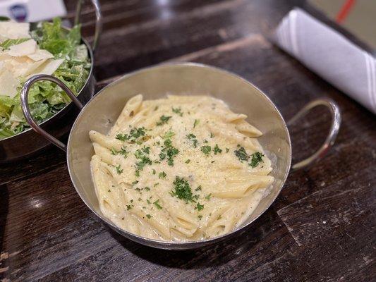 Penne pasta with cream sauce