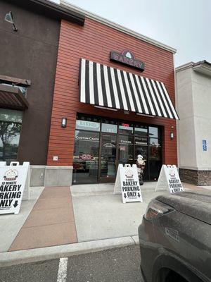 There are three dedicated parking spots to the bakery, but a huge parking lot as well to park in.