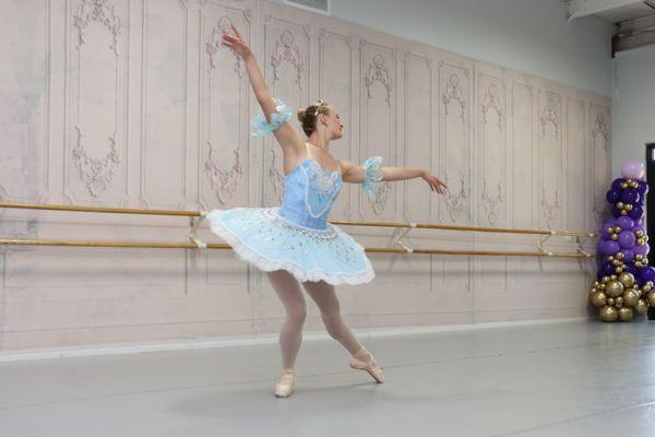 Principal Dancer, Lexi