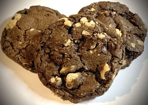 Double Chocolate Cookie w/ Nuts