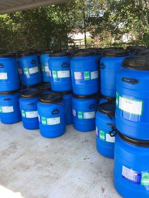 Food grade plastic barrels, 20 gallon with lids and handles