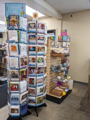 The Country Postman offers a large selection of holiday greeting cards. Pick one out, fill it out and mail it right here! So convenient!