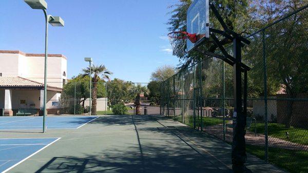 La Glorieta Basketball, Racquetball and Tennis Court