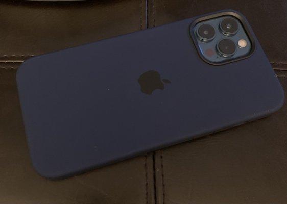 My new 512GB iPhone 12 Pro Max, and the case I picked out at the store!