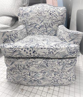 Armchair upholstered with oriental inspiration