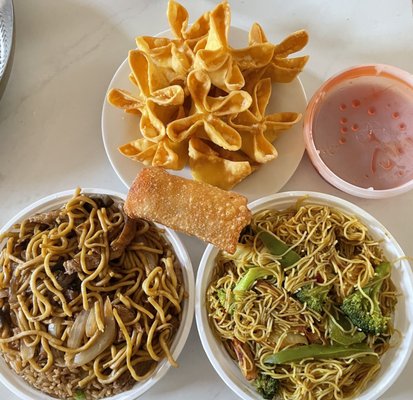 "Chicken" Lo Mein lunch special (includes egg roll and fried rice), crab rangoons, and combination Singapore noodles