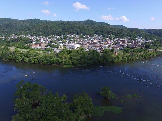 Hinton Historic District on the banks of the New River.