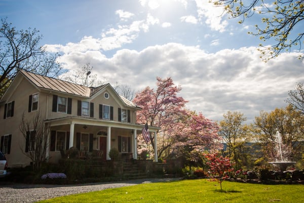 Airwell B&B facing Snickersville Turnpike with Blue Ridge Mountains in background