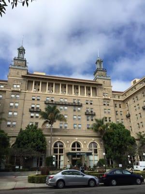 Beautiful exterior of Hotel Oakland