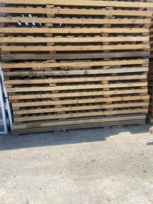 Custom size large pallets (used wood)