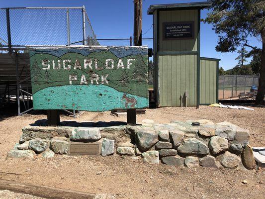 Sugarloaf Park sign