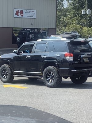 2012 Toyota 4Runner, 3" lift, New Wheels and 33" tires