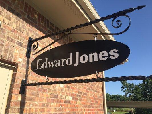 Edward Jones - Financial Advisor: Brad Hinson