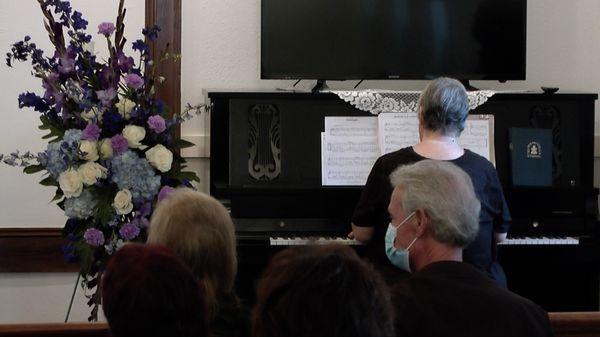 It's my honor to video a funeral at Little White Chapel. Flowers by Fudgie grace this historic church in Sarasota. Ms. Blue plays piano.