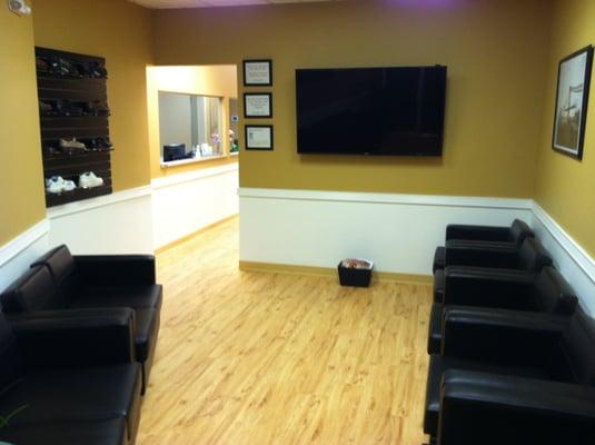 Our comfortable waiting room (Man Cave with 60" tv)