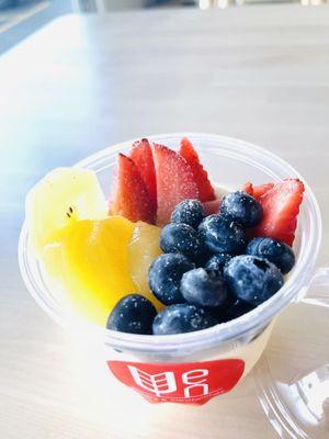 fresh blueberry, kiwi and strawberry vietnamese yogurt