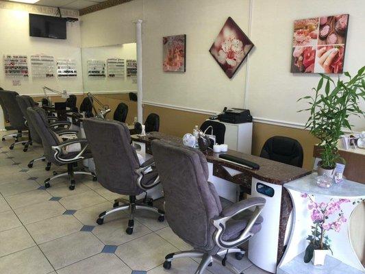 Manicure stations with built-in gel dryers