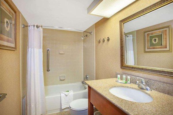 Guest room bath