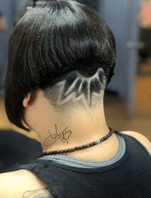 Inverted bob with design