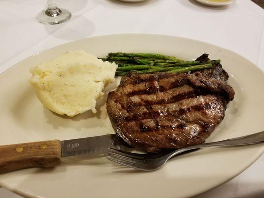 Ribeye, asparagus, mashed potatoes