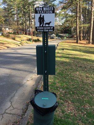 Pet waste collection station